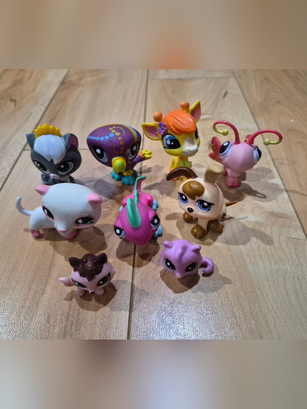 9 Littlest Pet Shop (LPS)